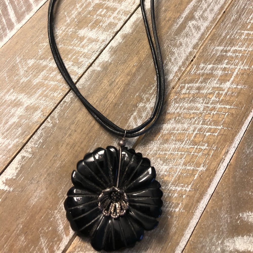 Retro flower necklace